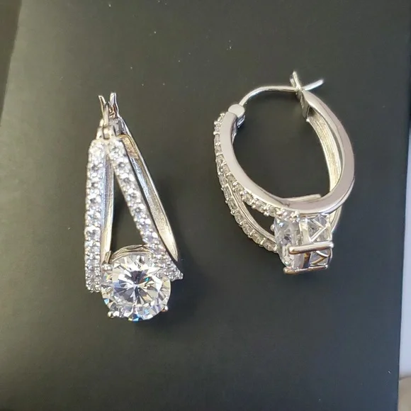 Watch Video / 8 Cttw Solitaire Sterling Silver 925 Hoop Earrings